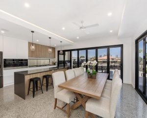 2/34 SUNDOWNER COURT MERMAID WATERS